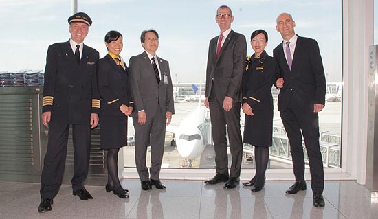Vor dem offiziellen Erstflug nach Osaka (©Foto: Marikka-Laila Maisel)